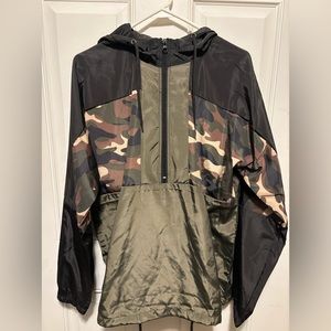 Men’s Large Camouflage Windbreaker 1/4 Zip New Without Tags Nice Never worn